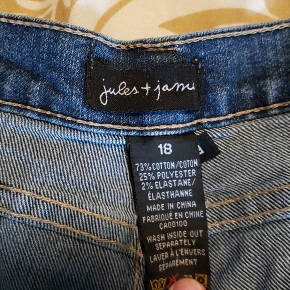 2/$15🦇 regular wash jeans - Picture 2 of 3